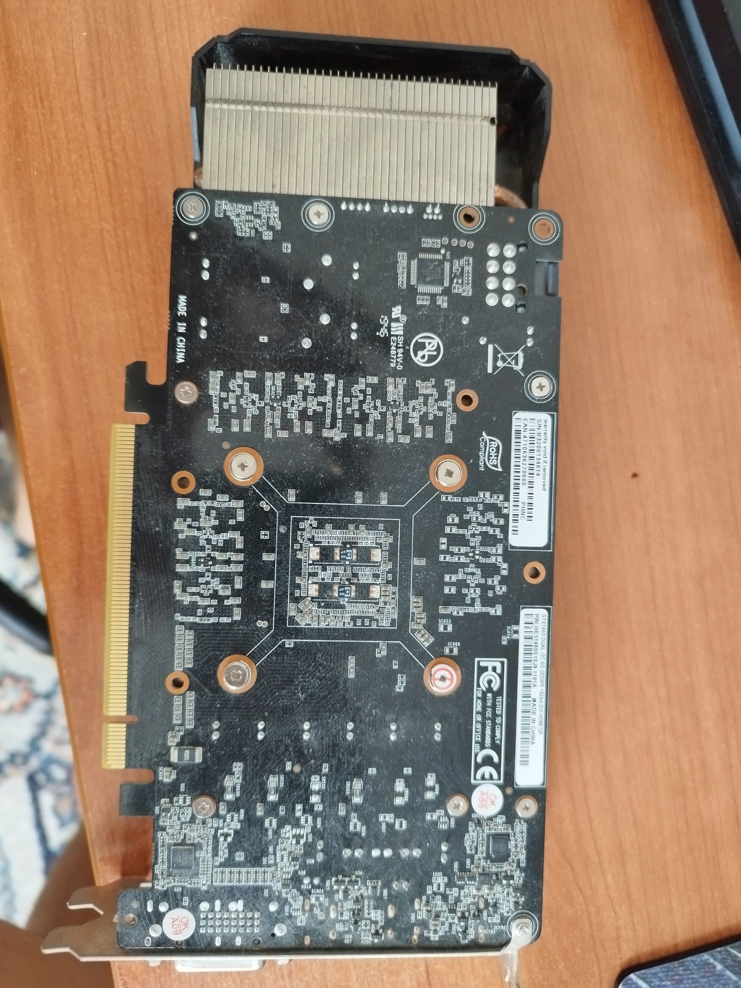Продам видеокарту 1660 6 gigov 192bit 8pin led поцветка синия