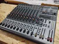 Микшерный пульт Behringer Xenyx 1832fx