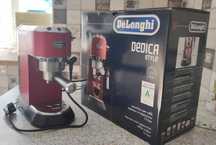 Кофеварка рожковая DeLonghi EC685.R