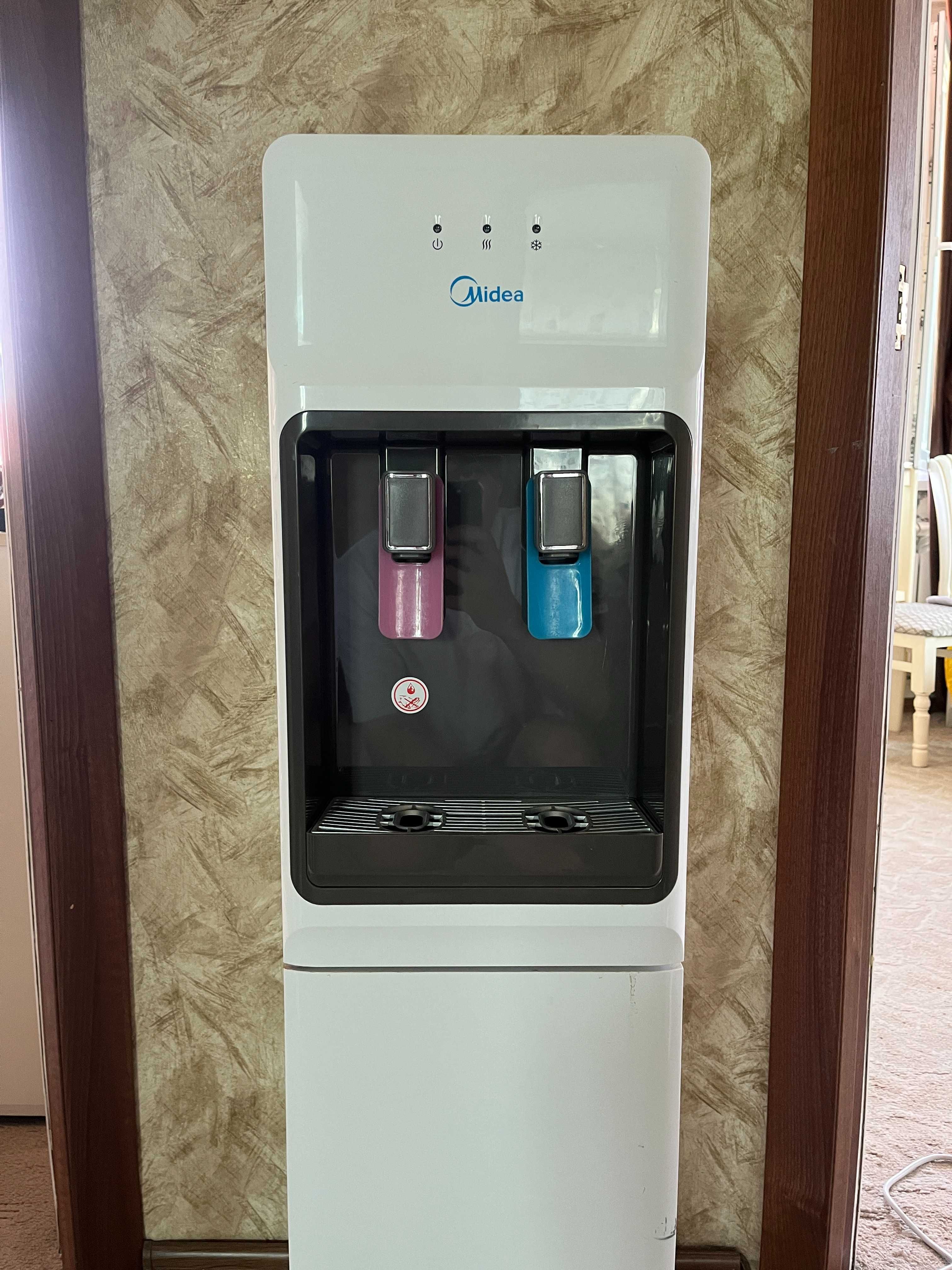 Кулер для воды Midea MK‑40E  охлаждение + горячая вода, тихий