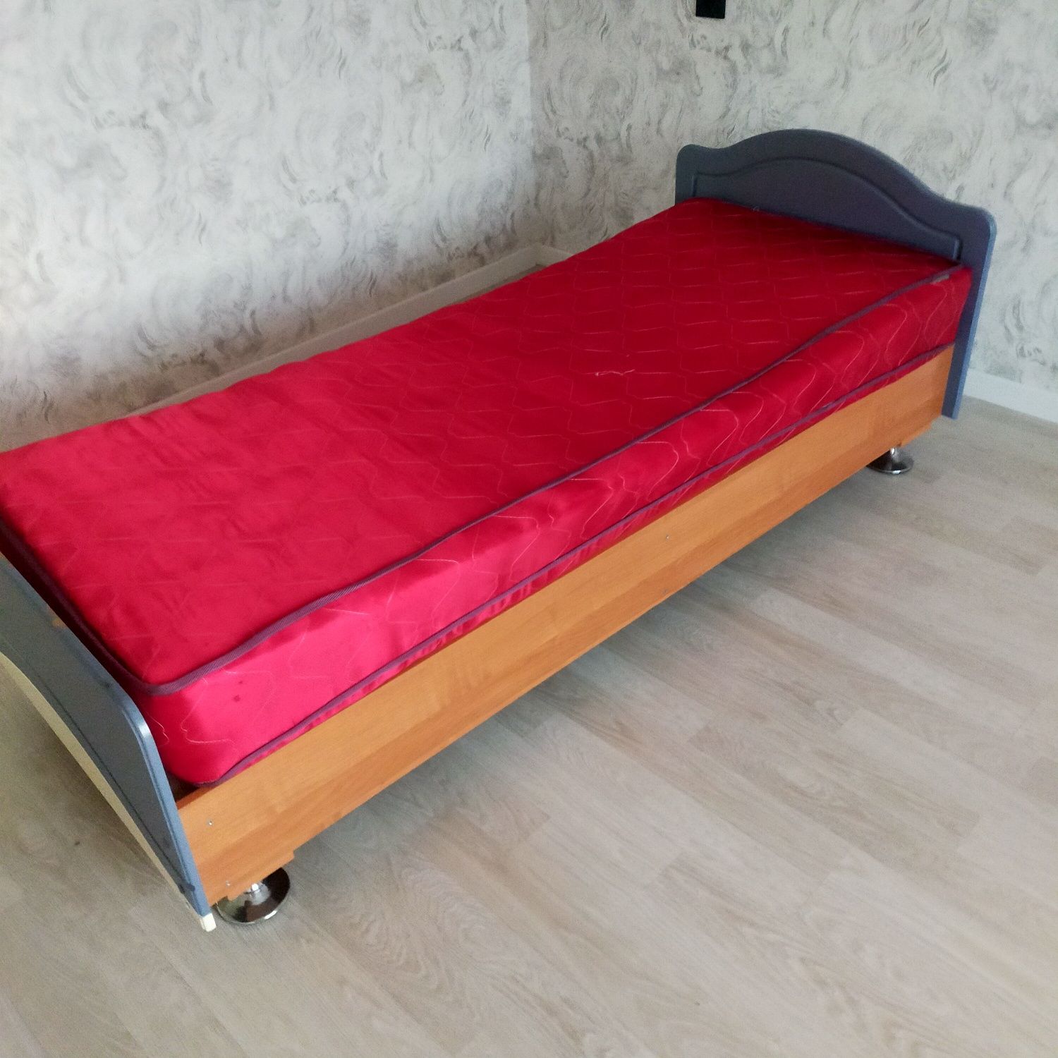 Төсек сатылады бір адамдық