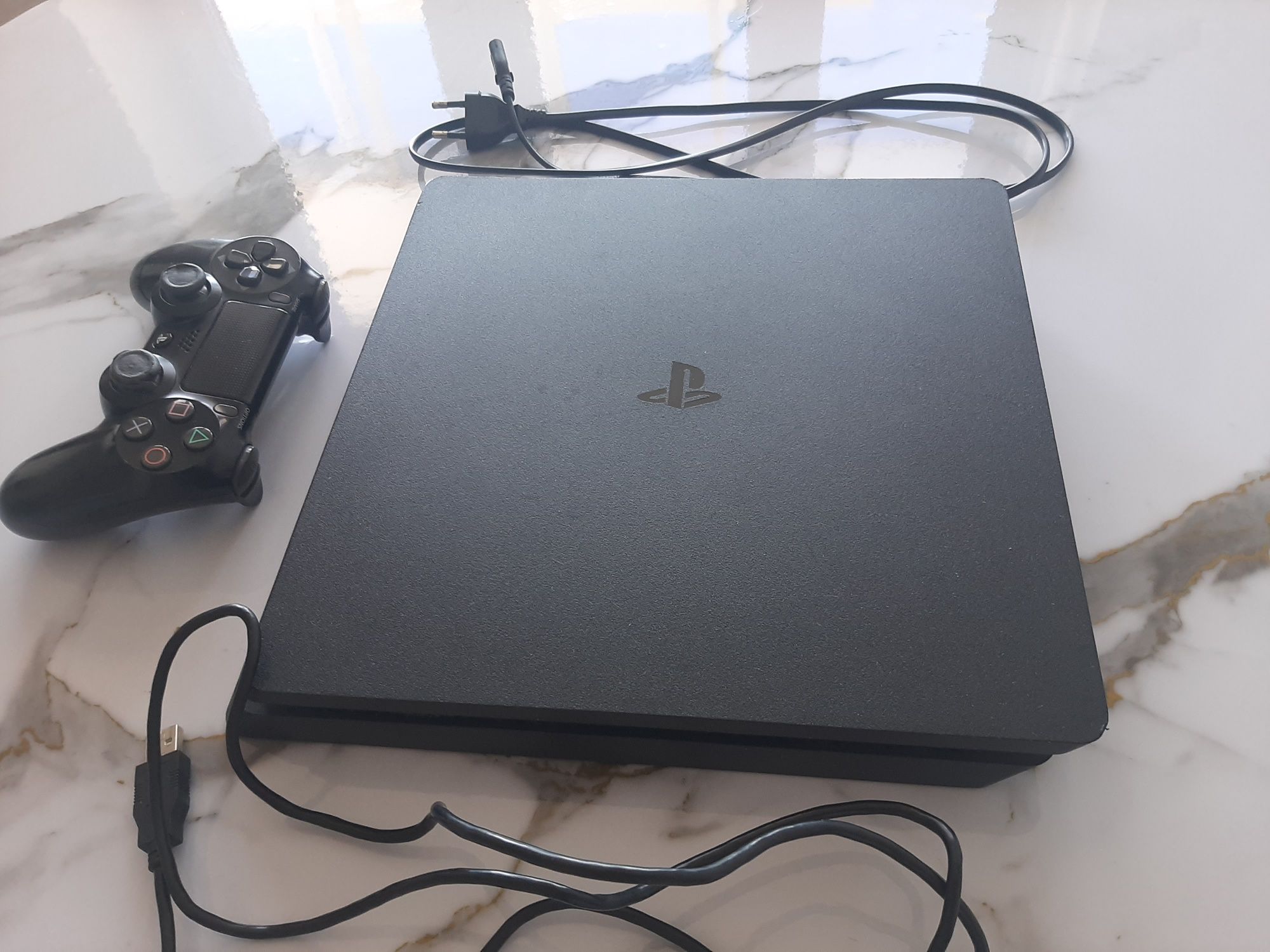 Продам Sony PlayStation 4 slim