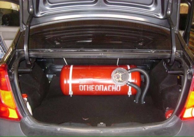 Установка ГБО (газо баллонного оборудования).