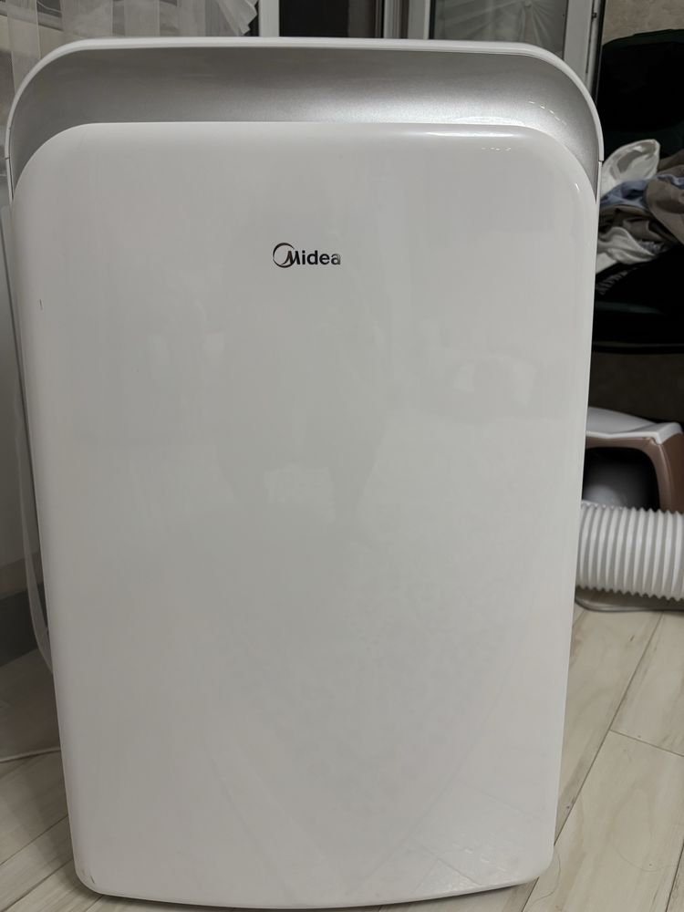 Продаю передвижной Кондиционер Midea MPPDB-12CRN7 белый