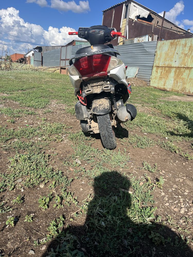 Продам скутер м8