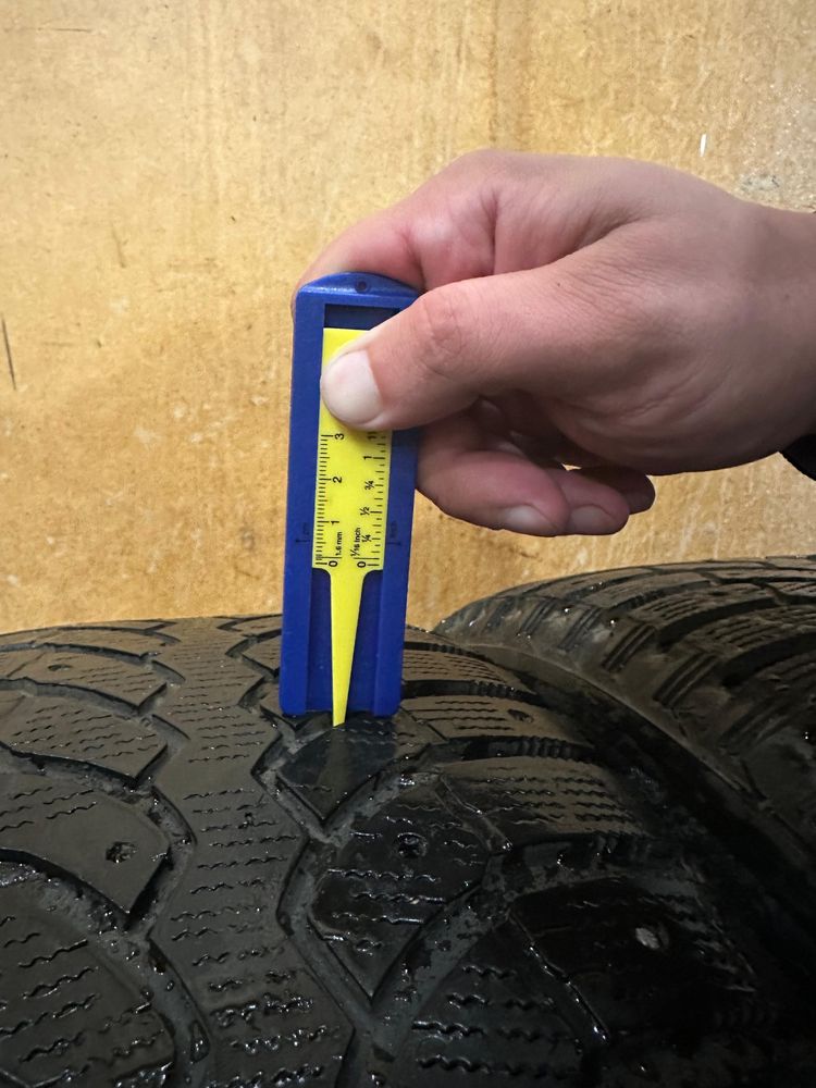 245/65R17 Bridgestone Blizzak spike-01