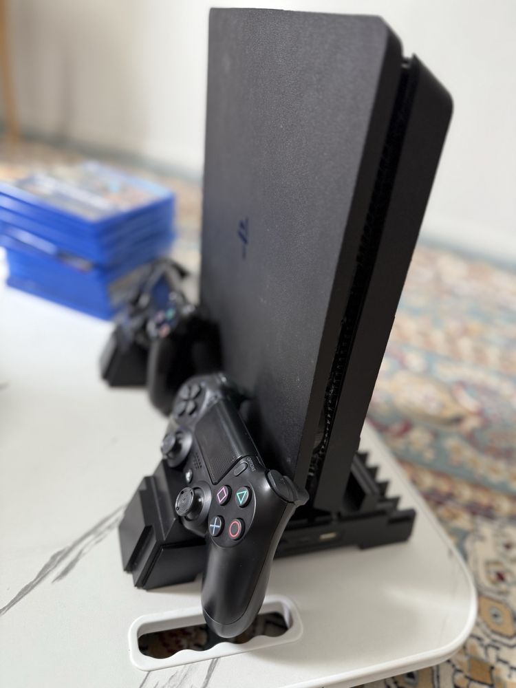 Игровая приставка ps 4 Б/у