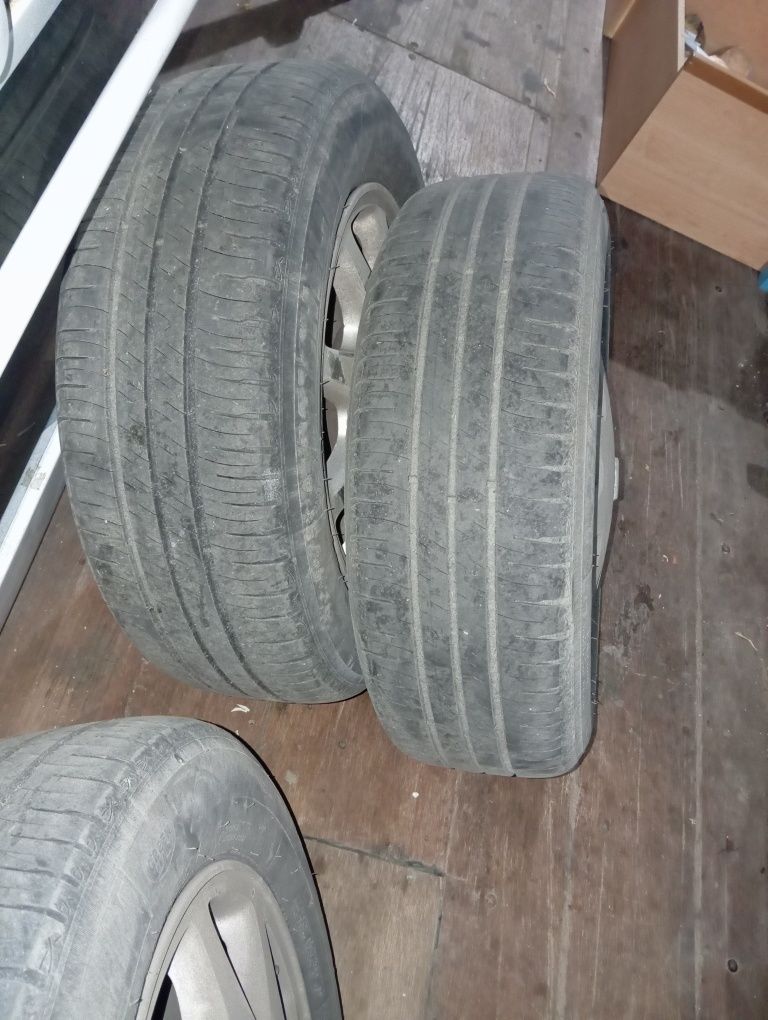 Продам резину летние с литыми дисками.195. 65. R15.