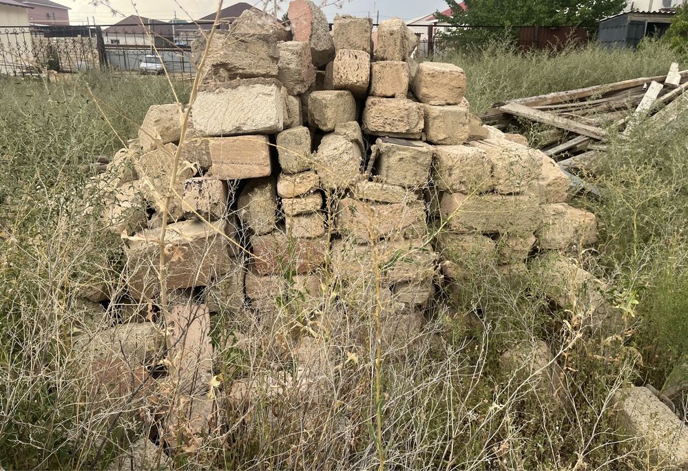 Жетібайдың  тасы бар