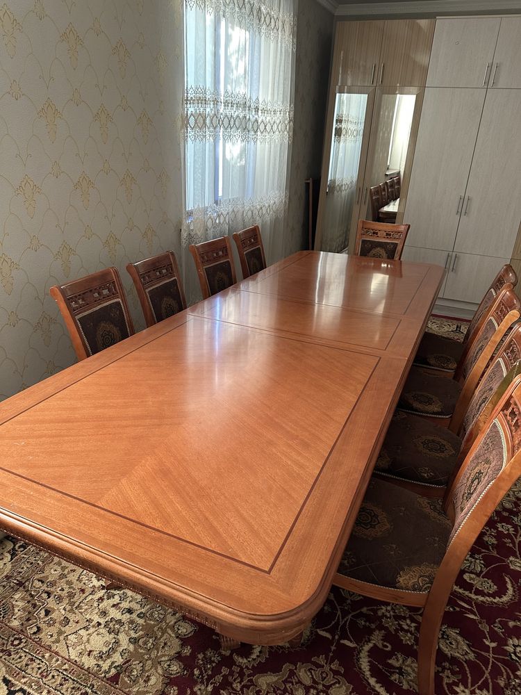 стол, стулья для гостиной