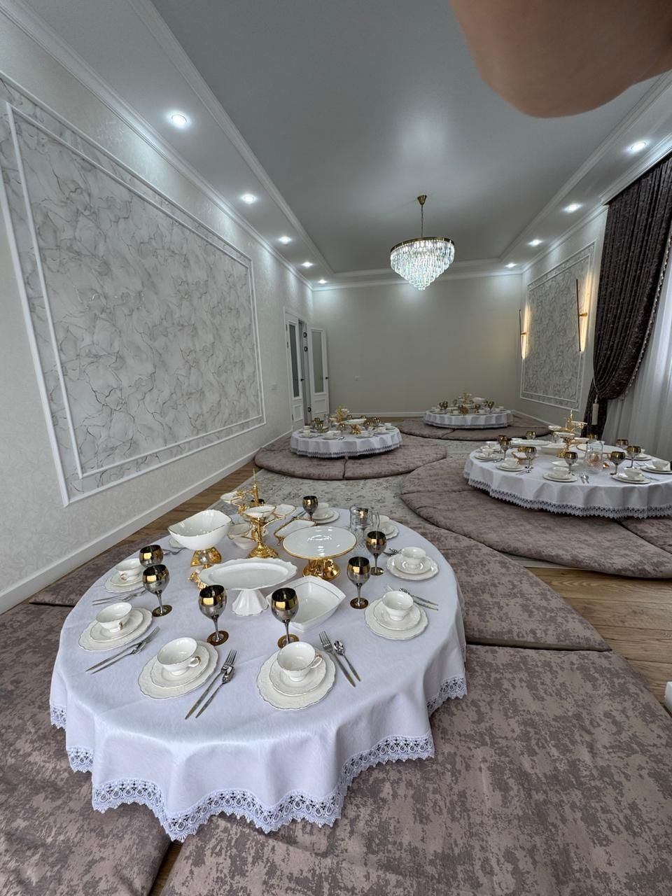 Стол көрпе/ ыдыстарымен на ПРОКАТ
