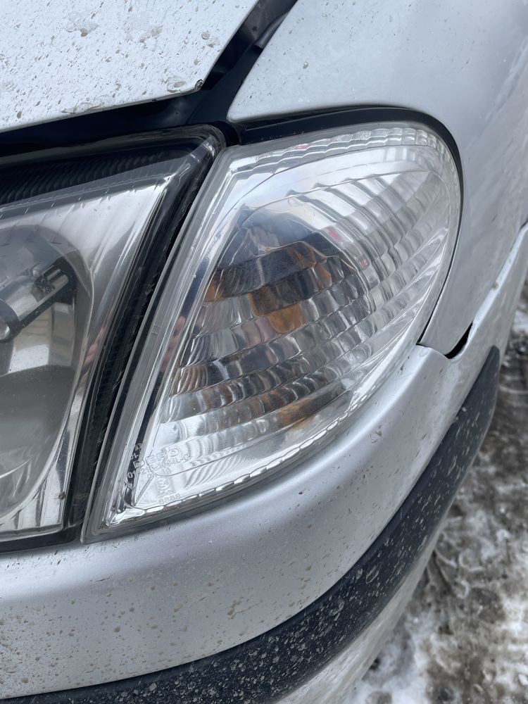 Продам фары и поворотники на almera n16