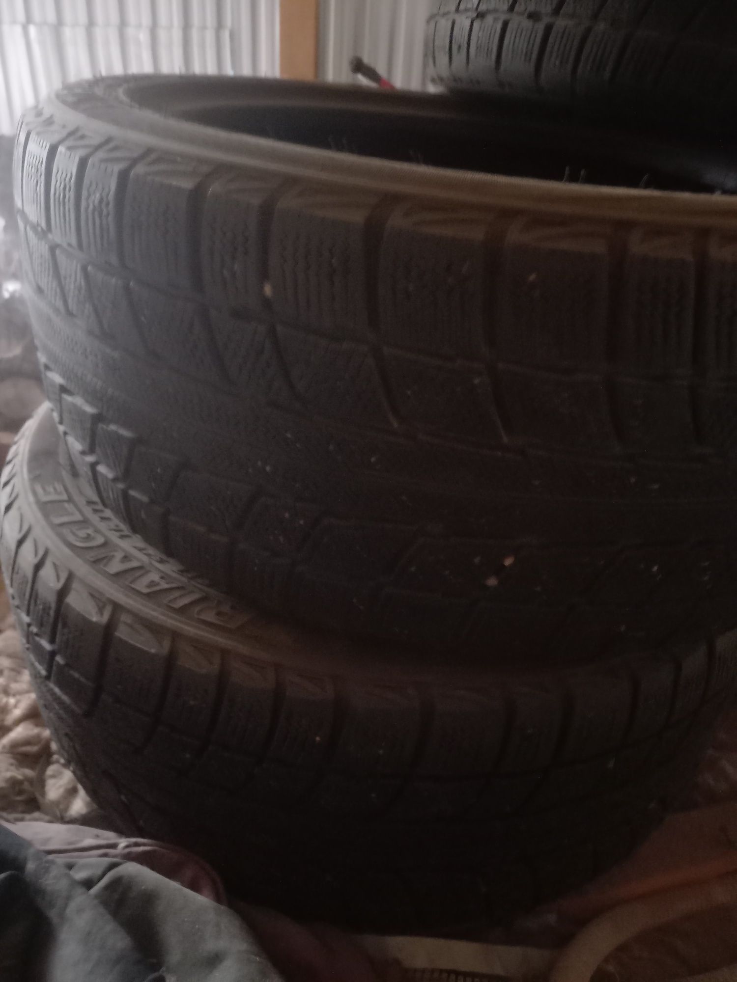 Зимние резины r17. 225/45/17.4шт