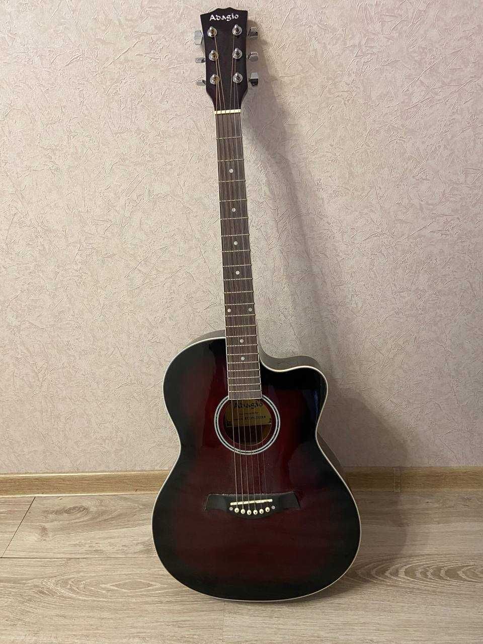 Продам акустическую гитару Adagio.