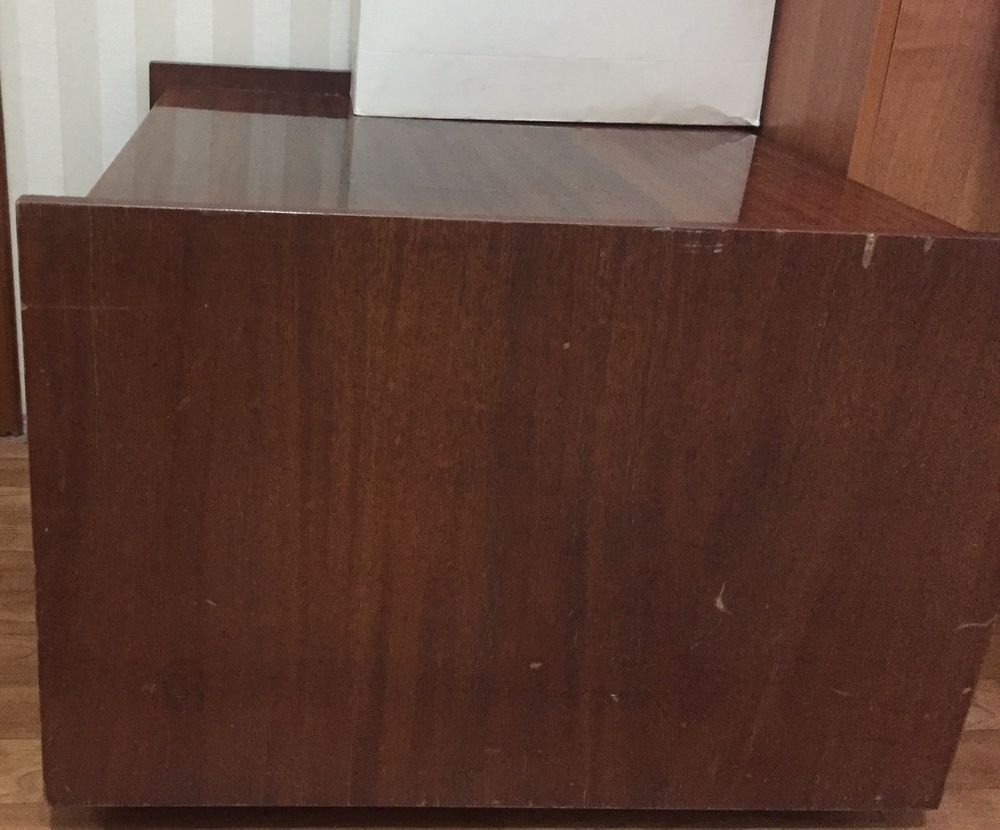 Тумба из настоящего дерева. Срочно продам. Уступлю