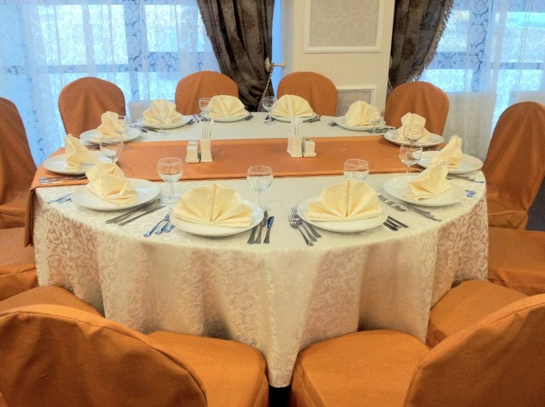 Продам много чехлов для стульев и скатерти