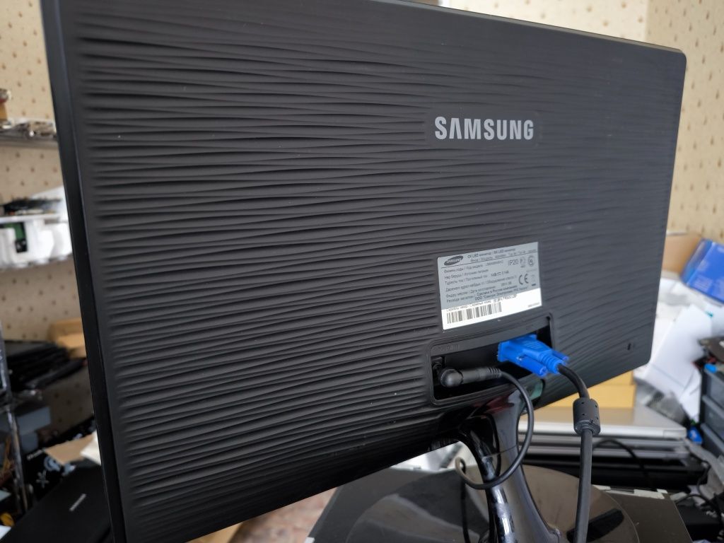 Продам монитор Samsung 20" S20B300N [LED, 1600x900, 1000:1, 5мс