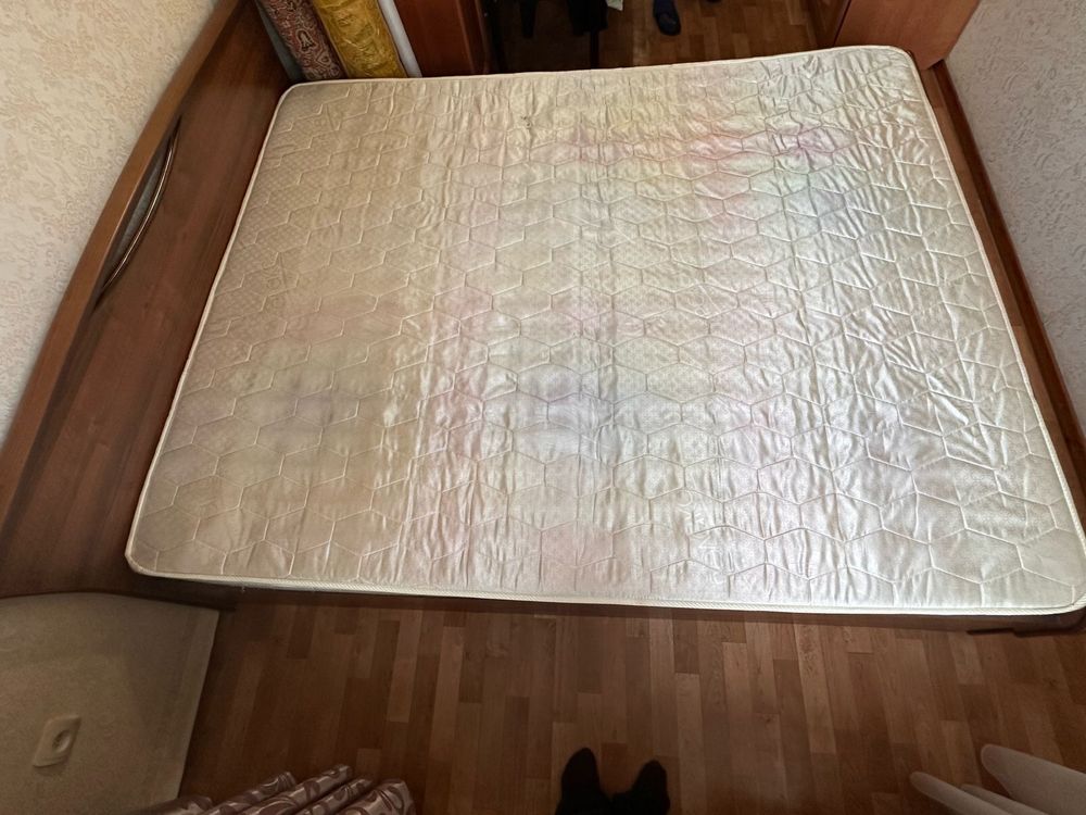 Продам кровать с матрасом