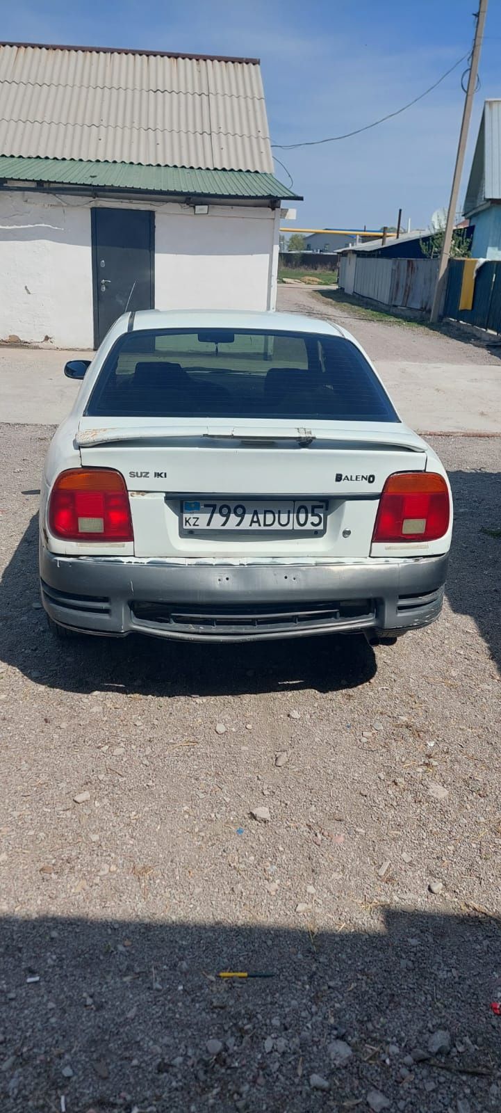 Легковая машина Suzuki balena