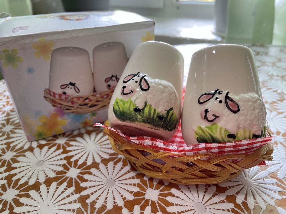 Продам солонки, сахарницу и пр.