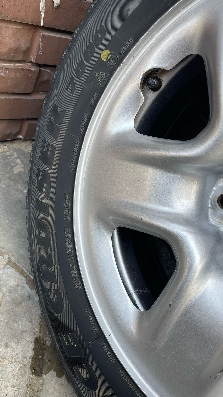 Продаются 17  диски с зимней резиной на RAV4