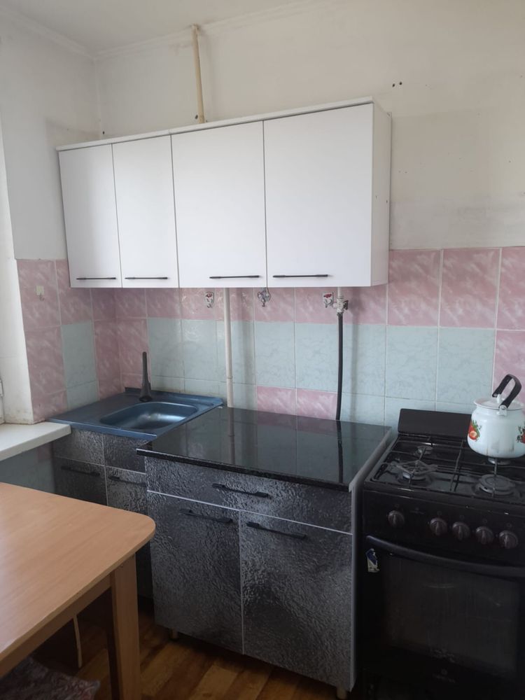Сдам 2-х комн. кв. в центре , около БЦ Бабас, 4 этаж.