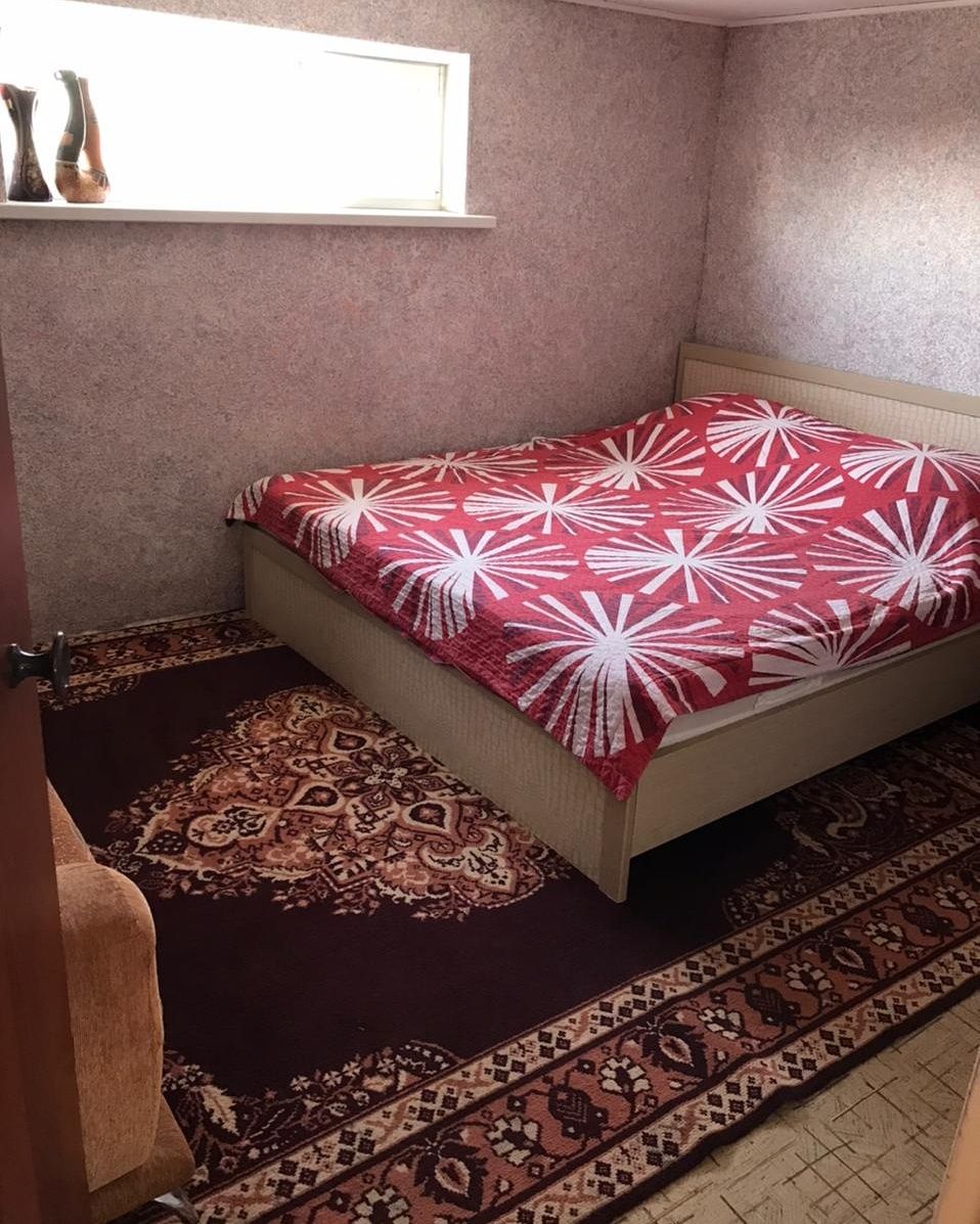 Продам дачу на берегу озера.