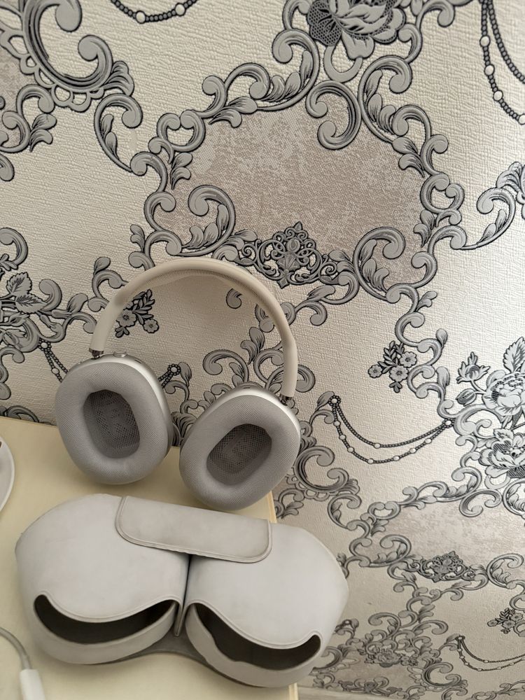 Продам наушники Airpods Max