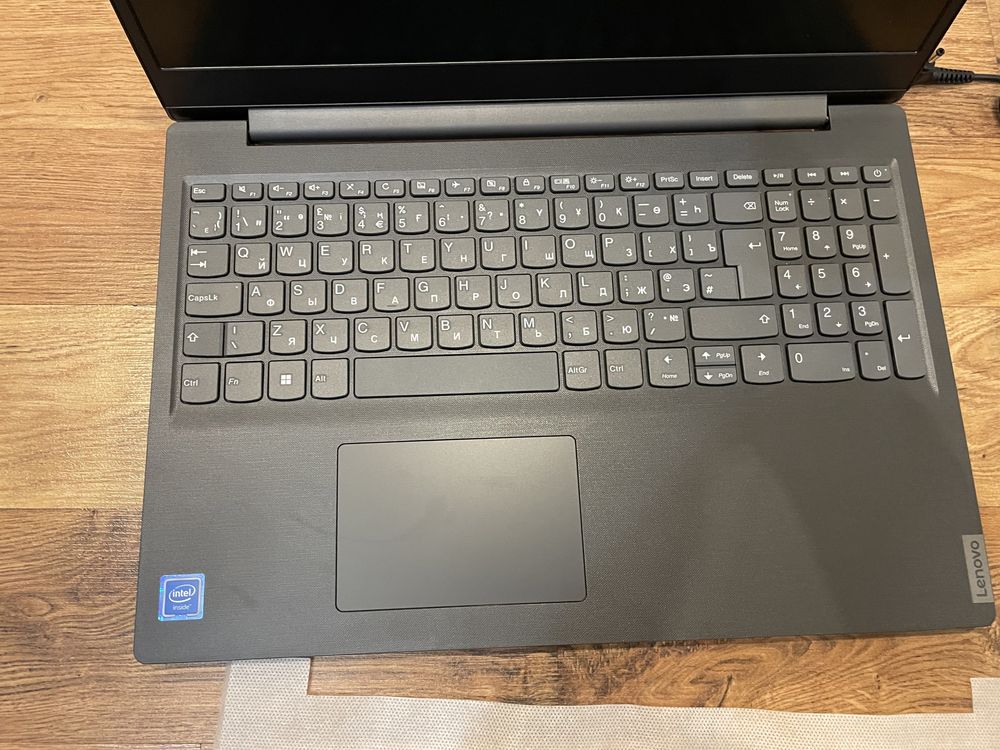 Ноутбук Lenovo v15 ssd 256gb новый
