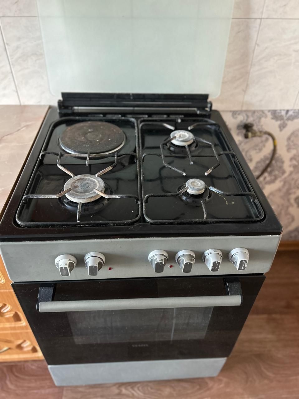Продам Кухонную мебель с газовой плитой