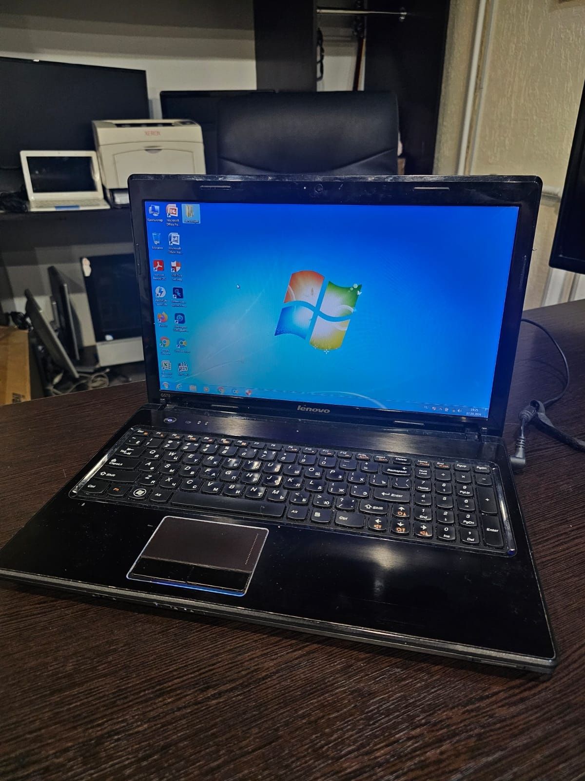Продам надёжный шустрый офисный ноутбук lenovo core i3