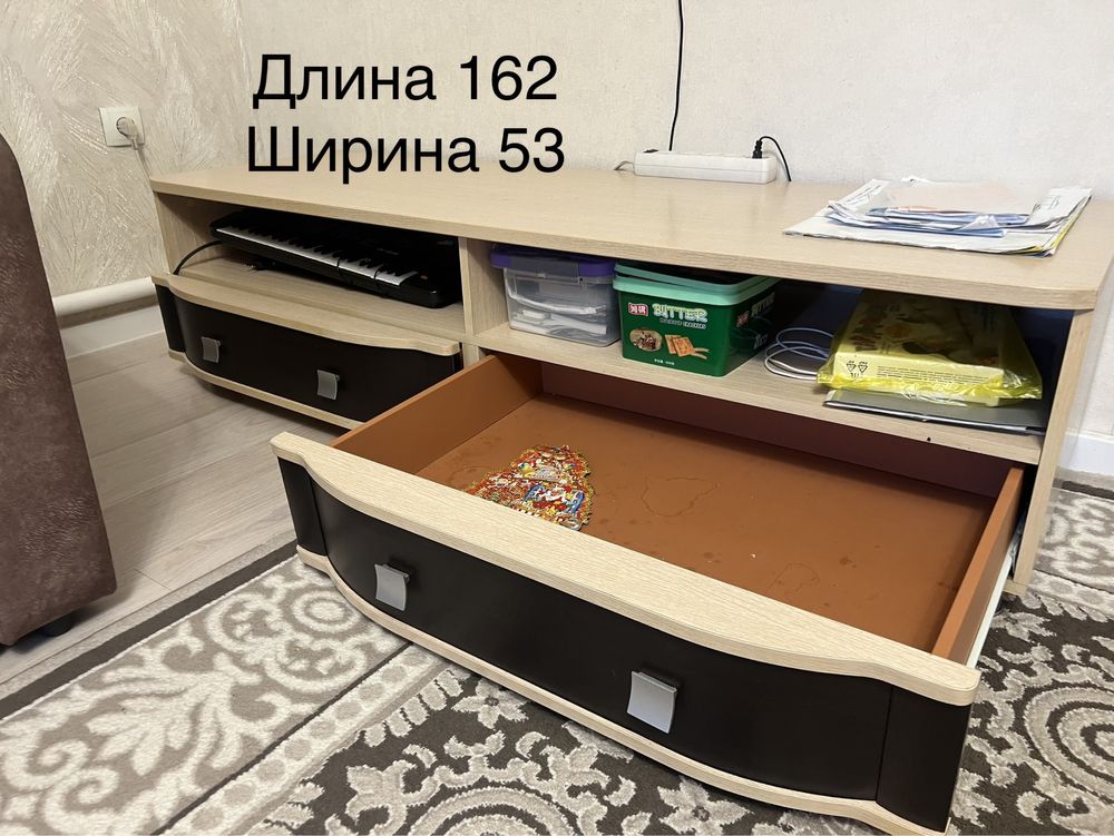 Шкаф сервант вместе с шкафчиком под телевизор