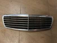 Облицовка, решётка капота W211 mercedes benz