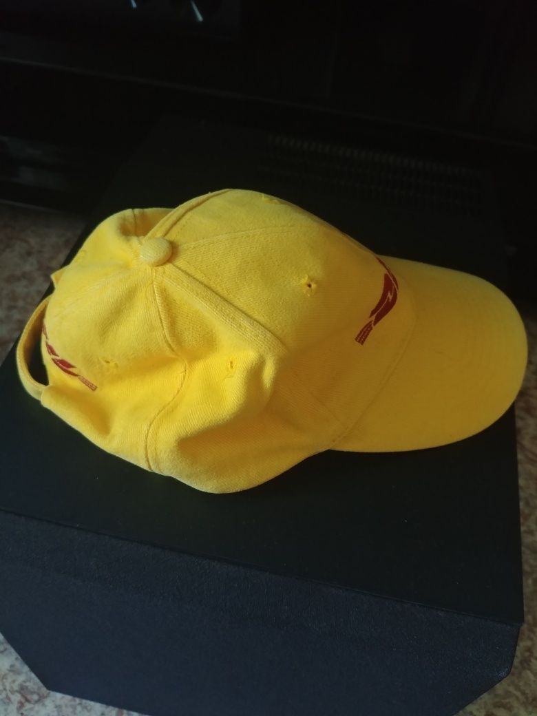 Продаю мужскую бейсболку DHL