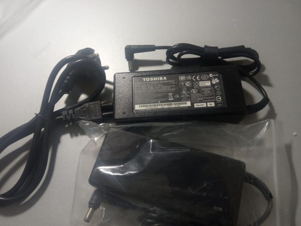(тошиба) Toshiba на ноутбук (блок питания - зарядка - шнур)