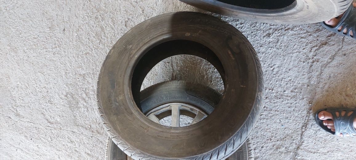 Продам б/у шины 175/70 R13 и титановые диски на 13