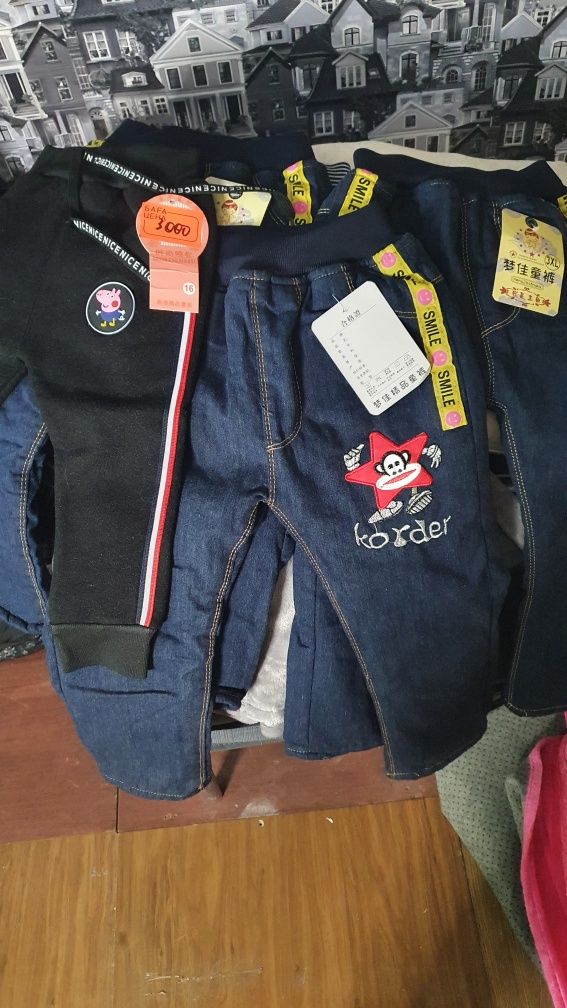 Продам джинсы детские