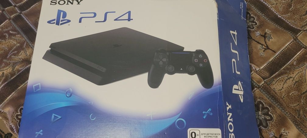 Продам Sony Ps4 в отличном состоянии