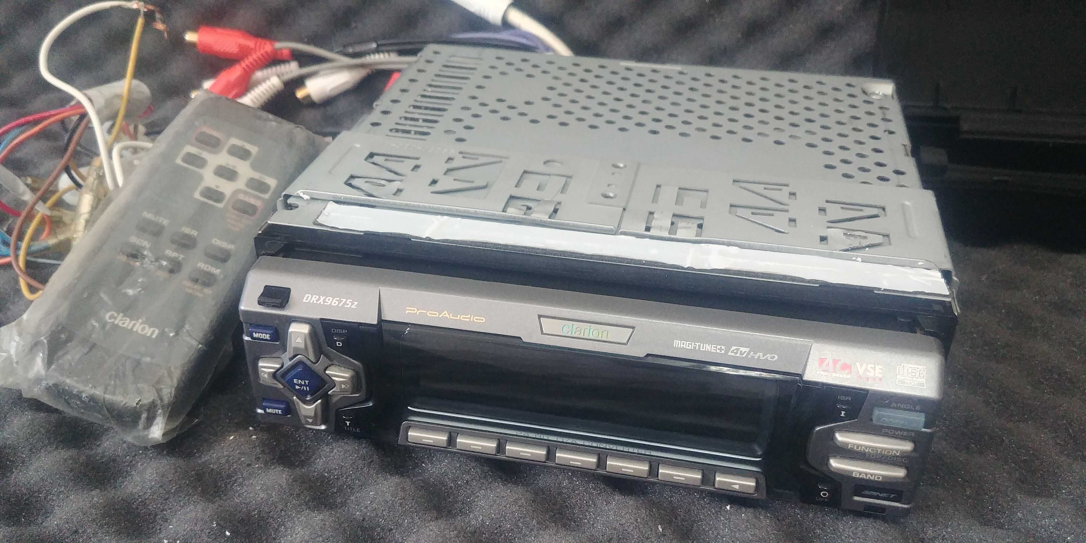 Clarion DRX 960 RZ — CD-ресивер.