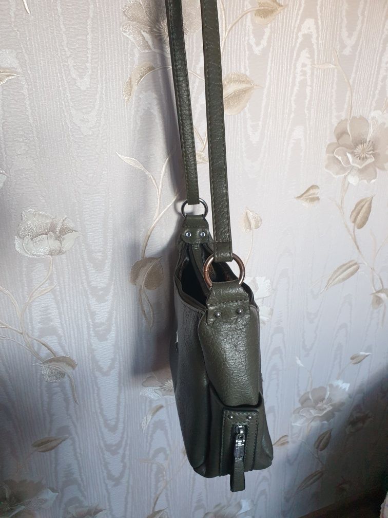 Продам женскую сумку на ремне