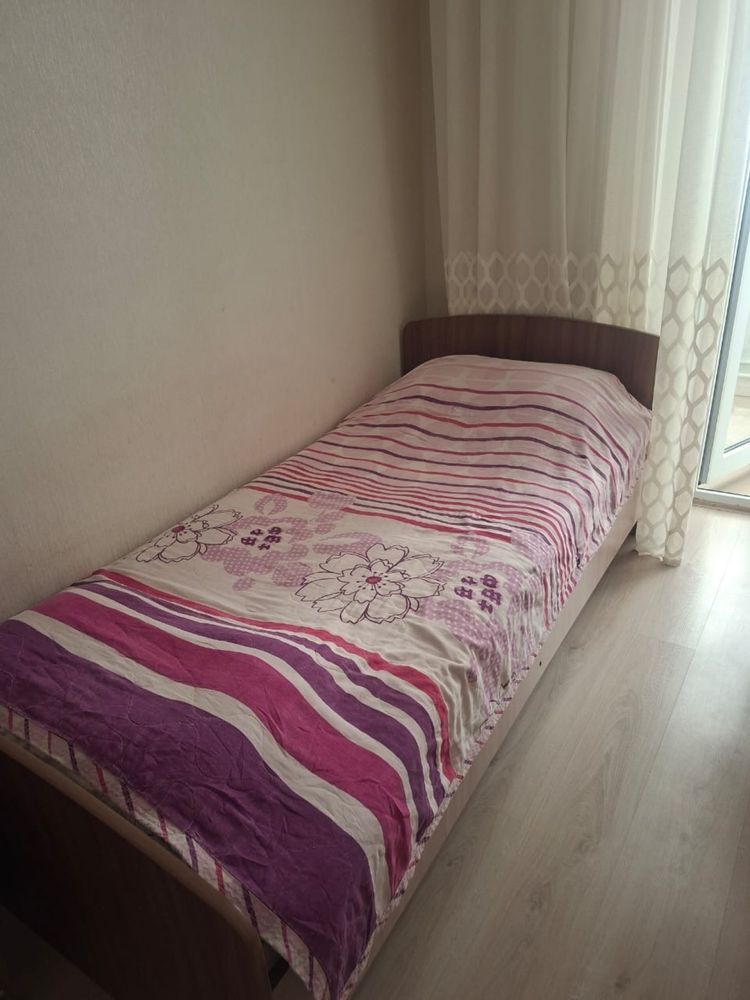 Продаю  кровать  односпальня  б/у