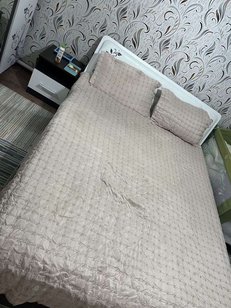 Продам спальный гарнитур срочно
