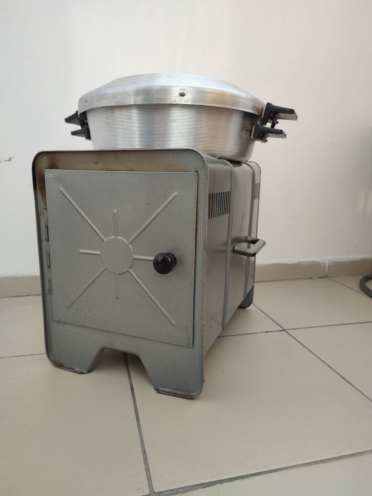 Продам хлебопечку,Чудопечь,мантоварку,скороварку