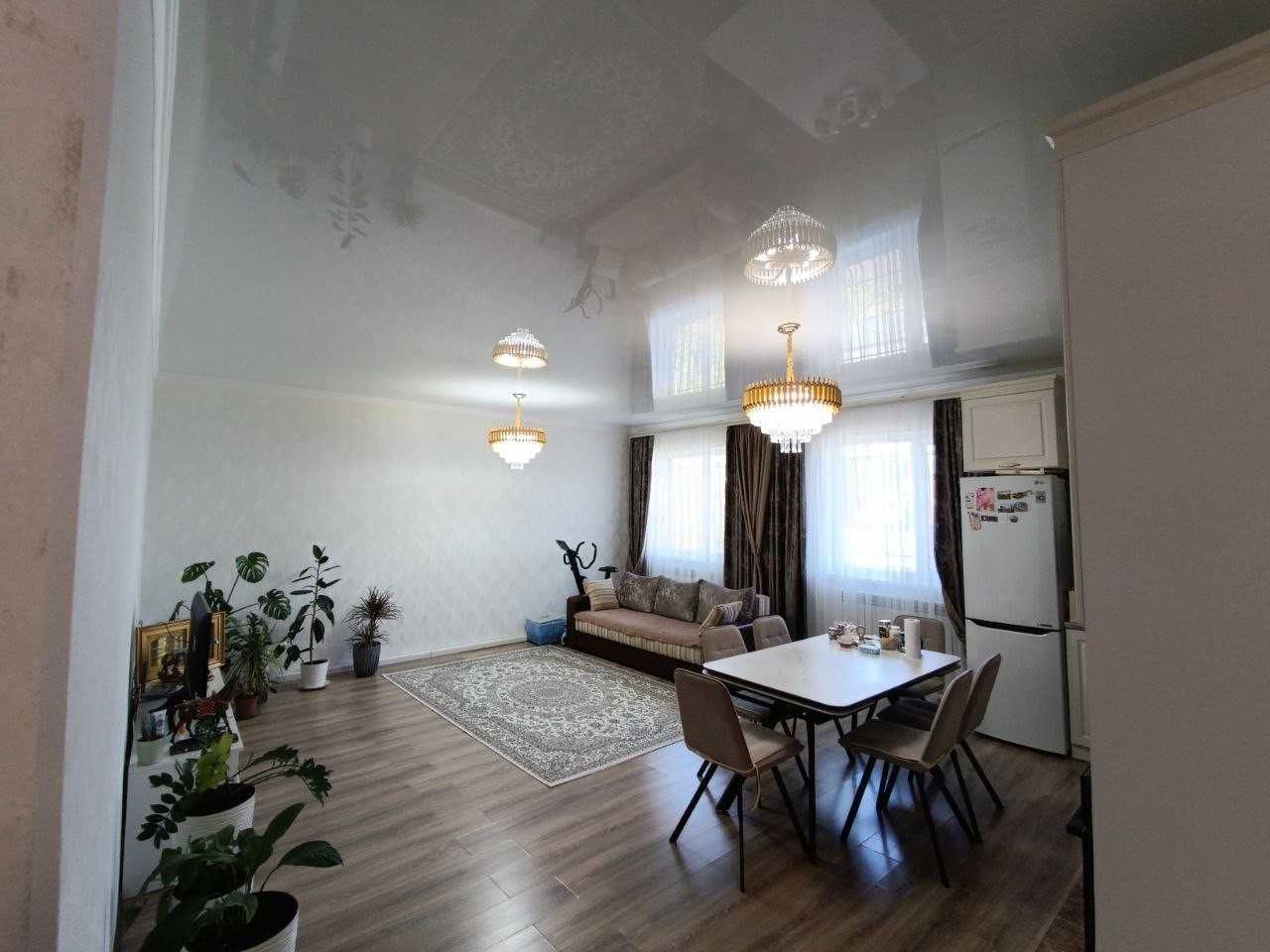 Продам коттедж в районе Плазы
