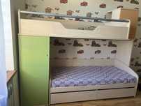 Продам двухярусную кровать и шкаф