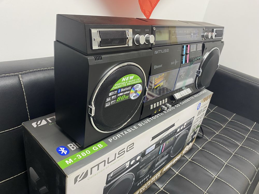 Продам новую магнитолу с CD-проигрывателем Muse - 380