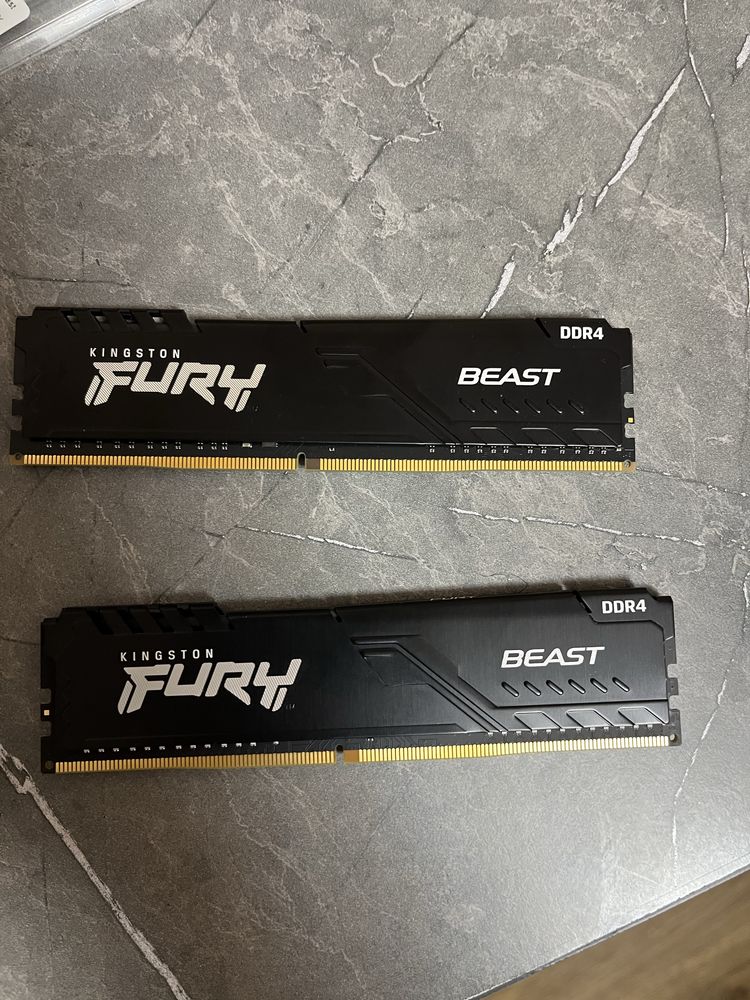 Продам оперативную память Kingston fury