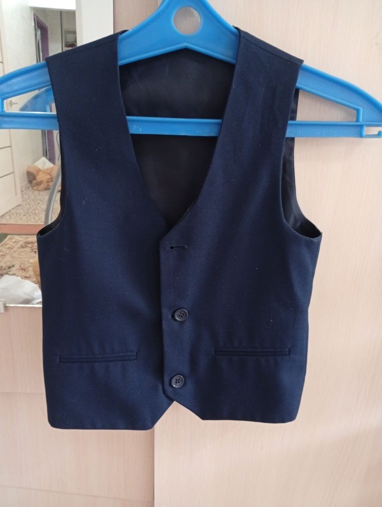 Продам школьный пиджак для мальчика состояние отличное