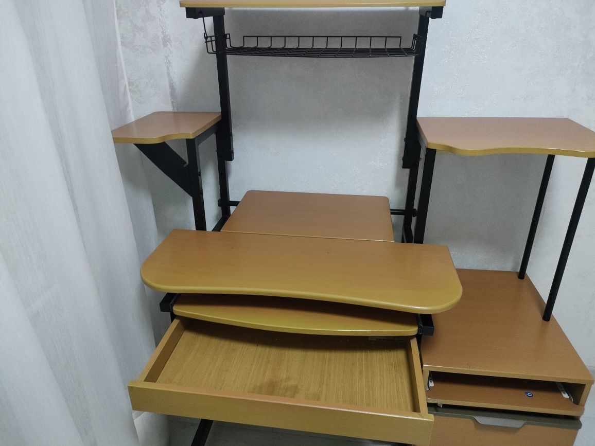 Продается компьютерный стол