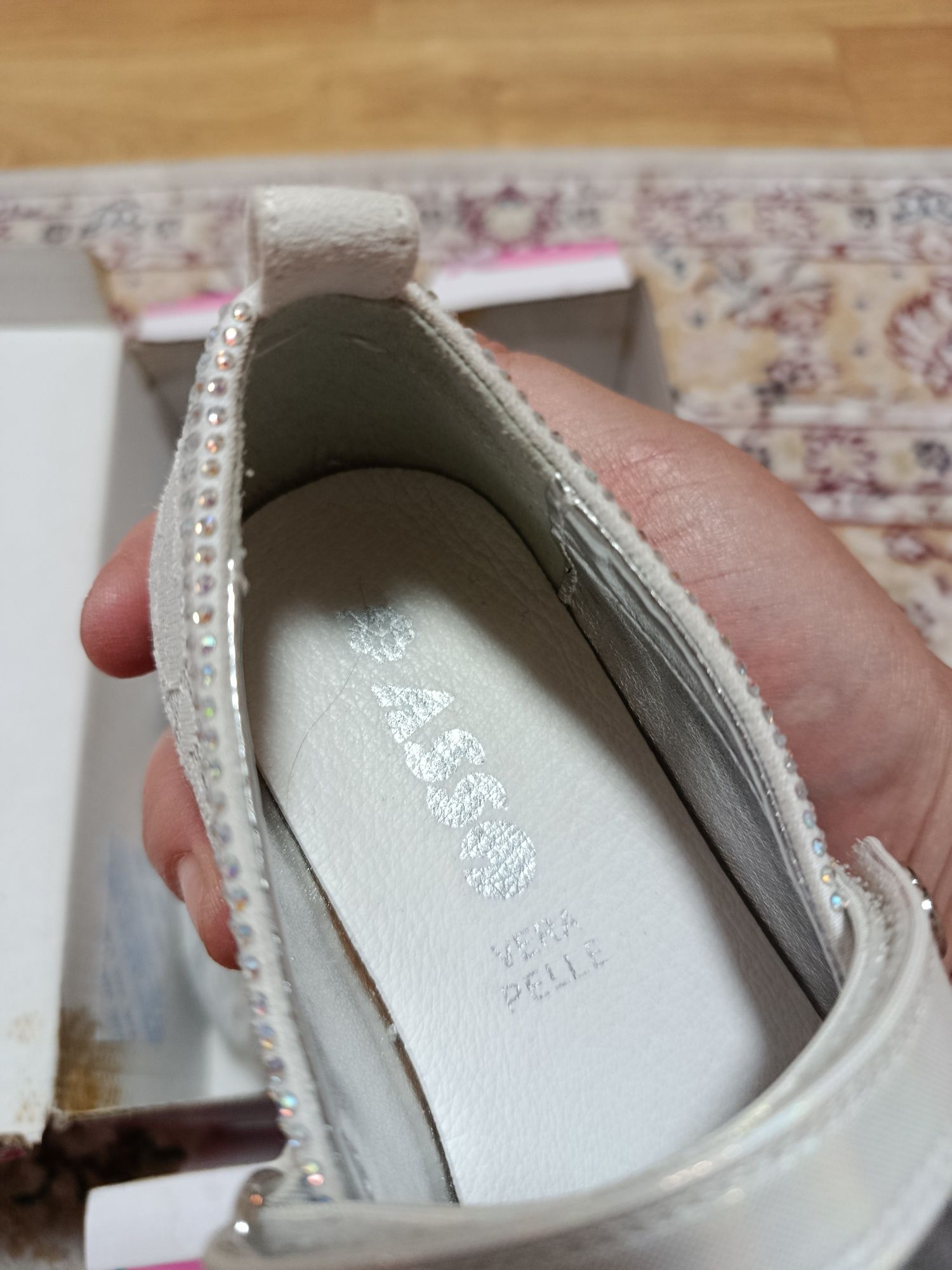 Продам детские туфли